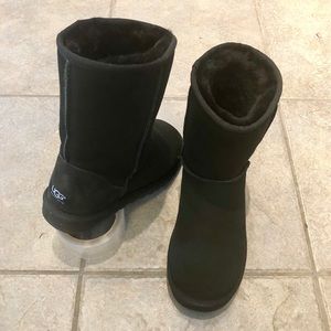 UGG Classic Short II (Black)